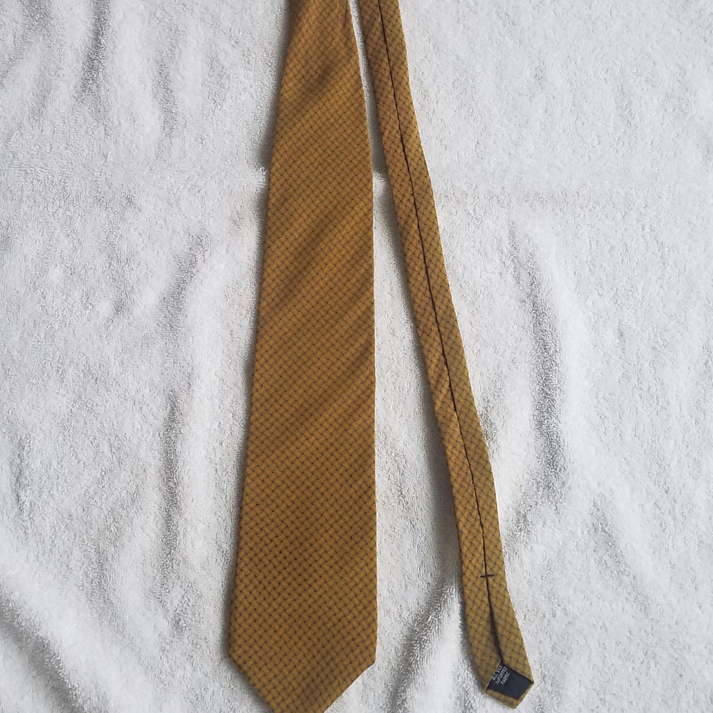Kenneth Cole New York All Silk Necktie  / Suit Tie